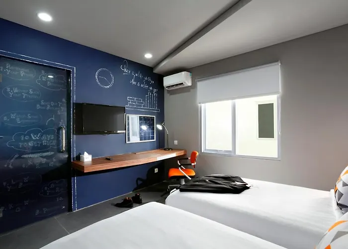 Berry Biz Sunset Road Hotel Seminyak